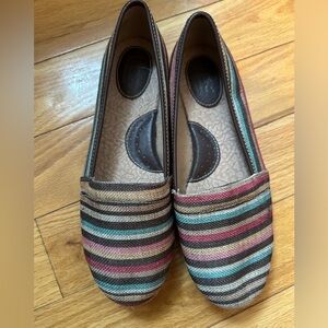 B.O.C. Born Concepts Franki Espadrilles Rainbow Stripe Canvas Shoes Wmn Size 8.5